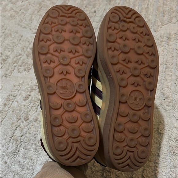 Adidas Gazelle Yellow & Maroon Sneakers - Picture 5 of 7